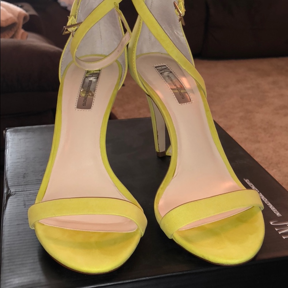 Lime green pump
